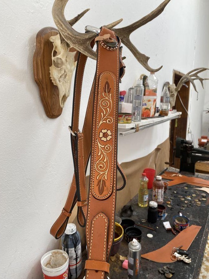 Pieza de cuero artesanal 4